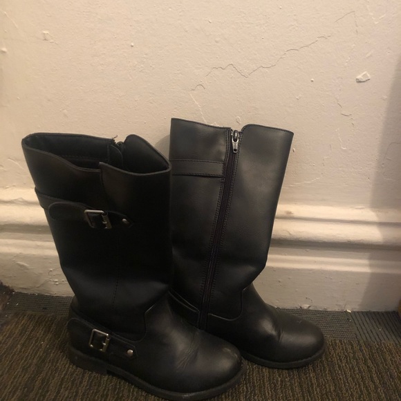 Children’s Shoes - Picture 6 of 6